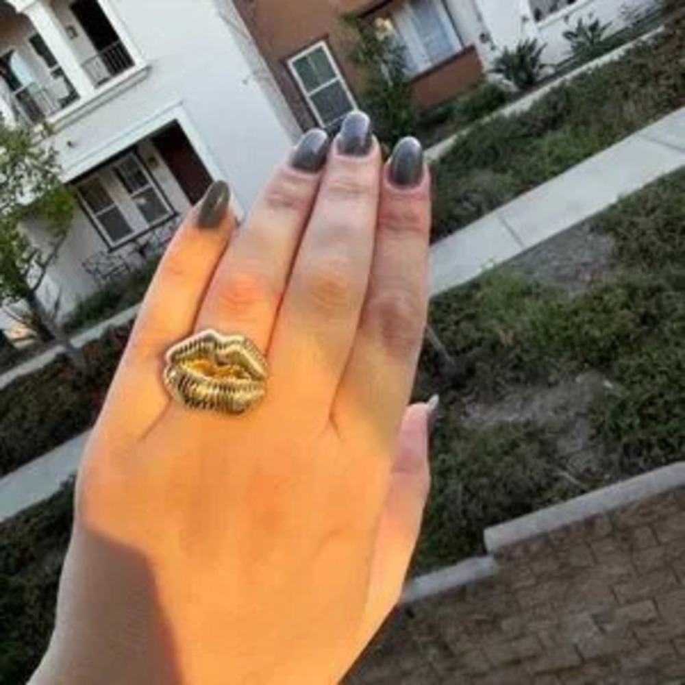 Bold Lip Statement Ring - 18K Gold Plated Stainless Steel